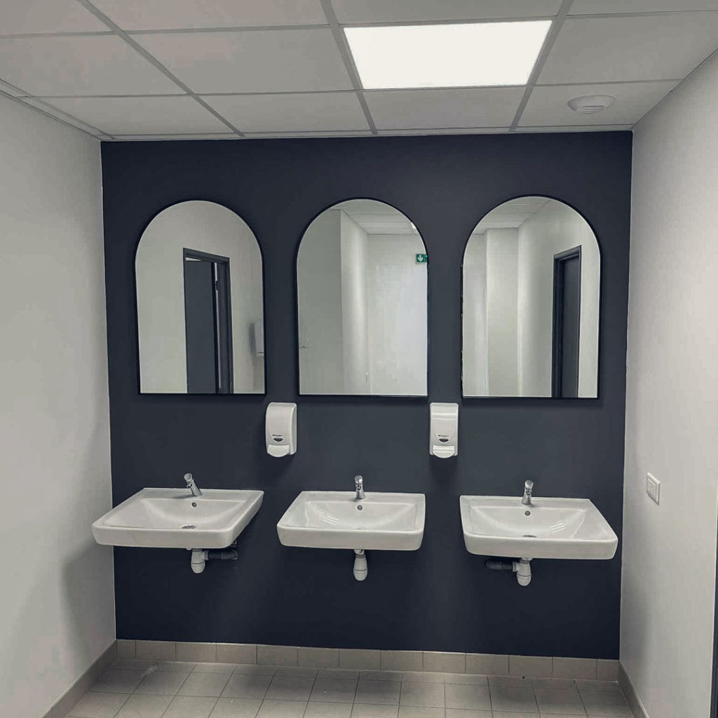 des vestiaires hommes et femmes